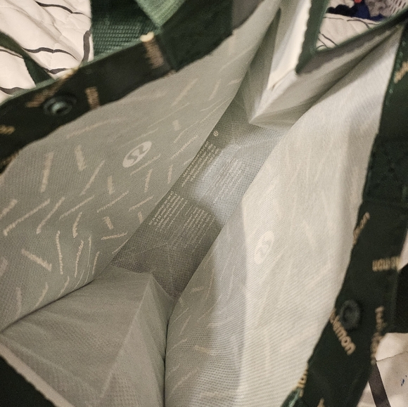lululemon athletica Black and Green Tote‎ Bag / Lunch Bag Set - Picture 7 of 10